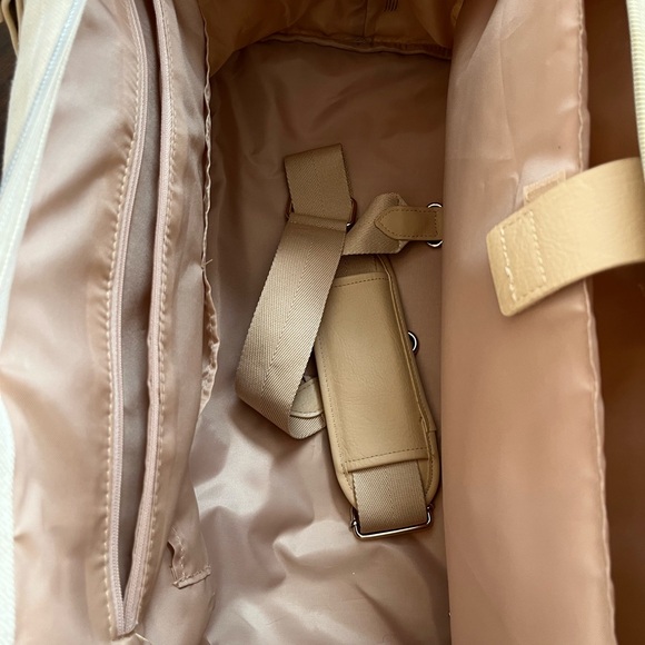 Beis Weekender Tote - Picture 2 of 5